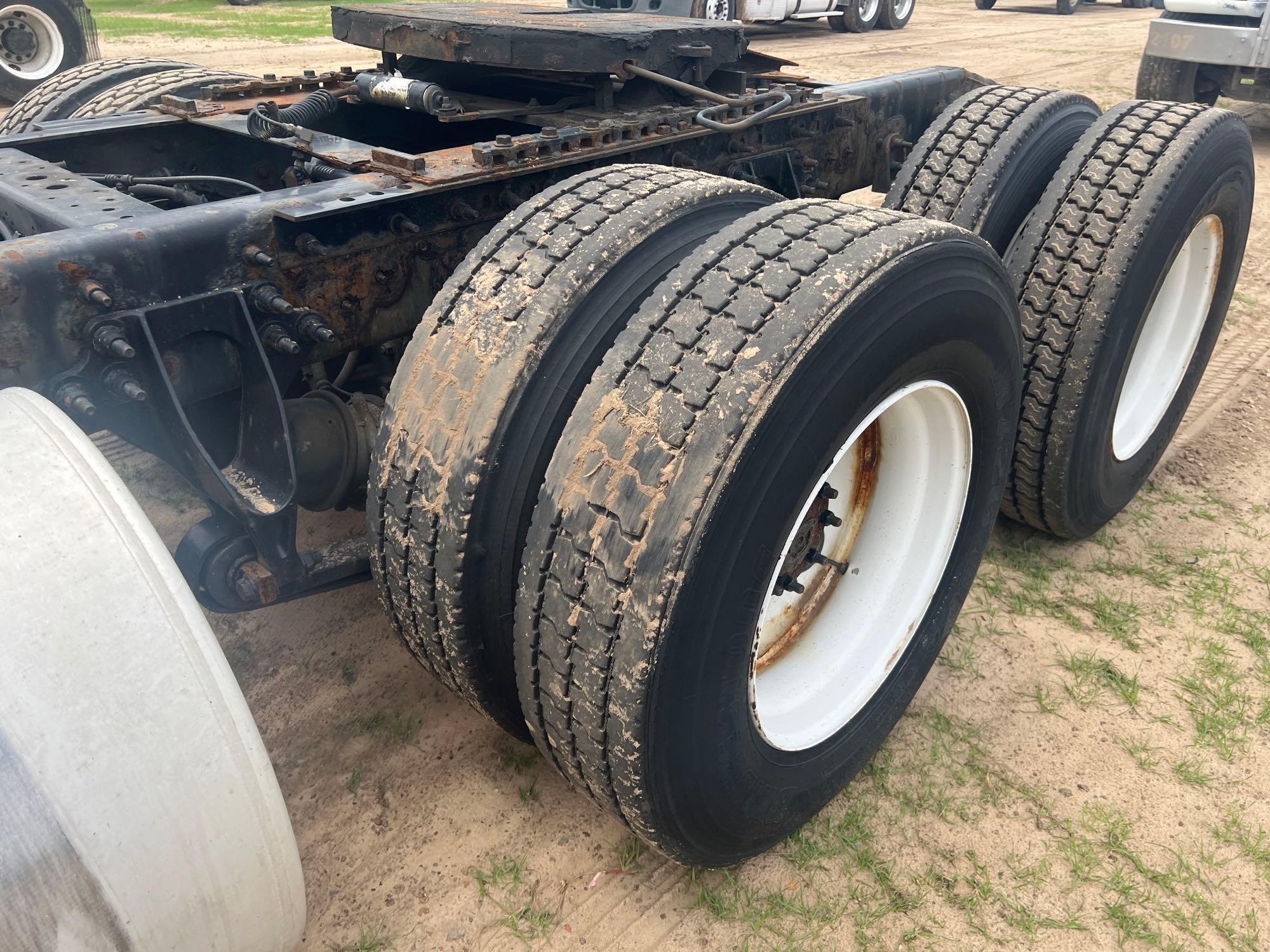 2016 INTERNATIONAL 8600 DAY CAB T/A ROAD TRACTOR