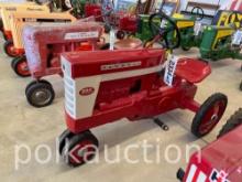 FARMALL 560 PEDAL TRACTOR