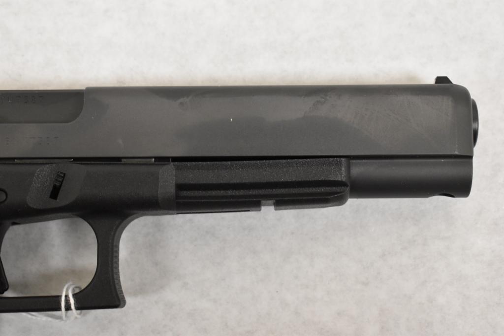 Gun. Glock 40 Gen 4 10mm Auto Pistol