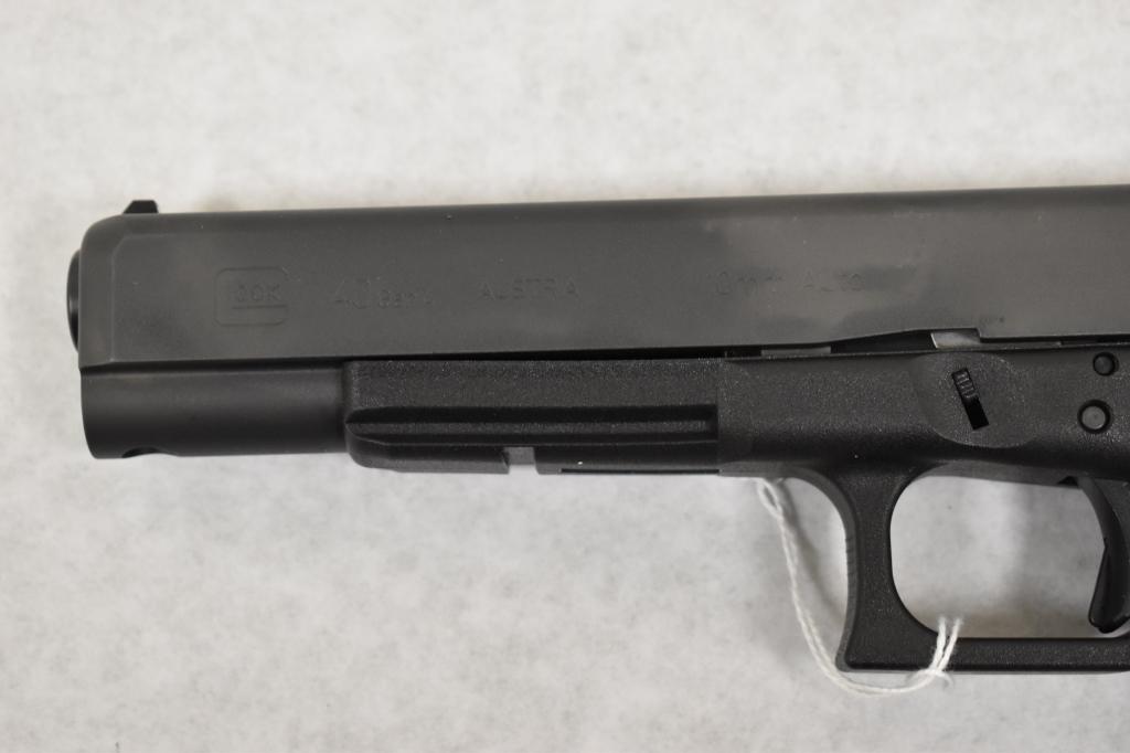 Gun. Glock 40 Gen 4 10mm Auto Pistol