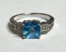10K GOLD BLUE TOPAZ RING WEIGHS 4.3 GRAMS SIZE 7