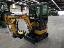 MINI EXCAVATOR  QK18RXS-C CAB W/HEAT & AIR