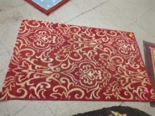 SMALL ACCENT AREA RUG, MACHINE MADE, RED AND CREAM, DISPLAYS SOME COSMETIC WEAR.