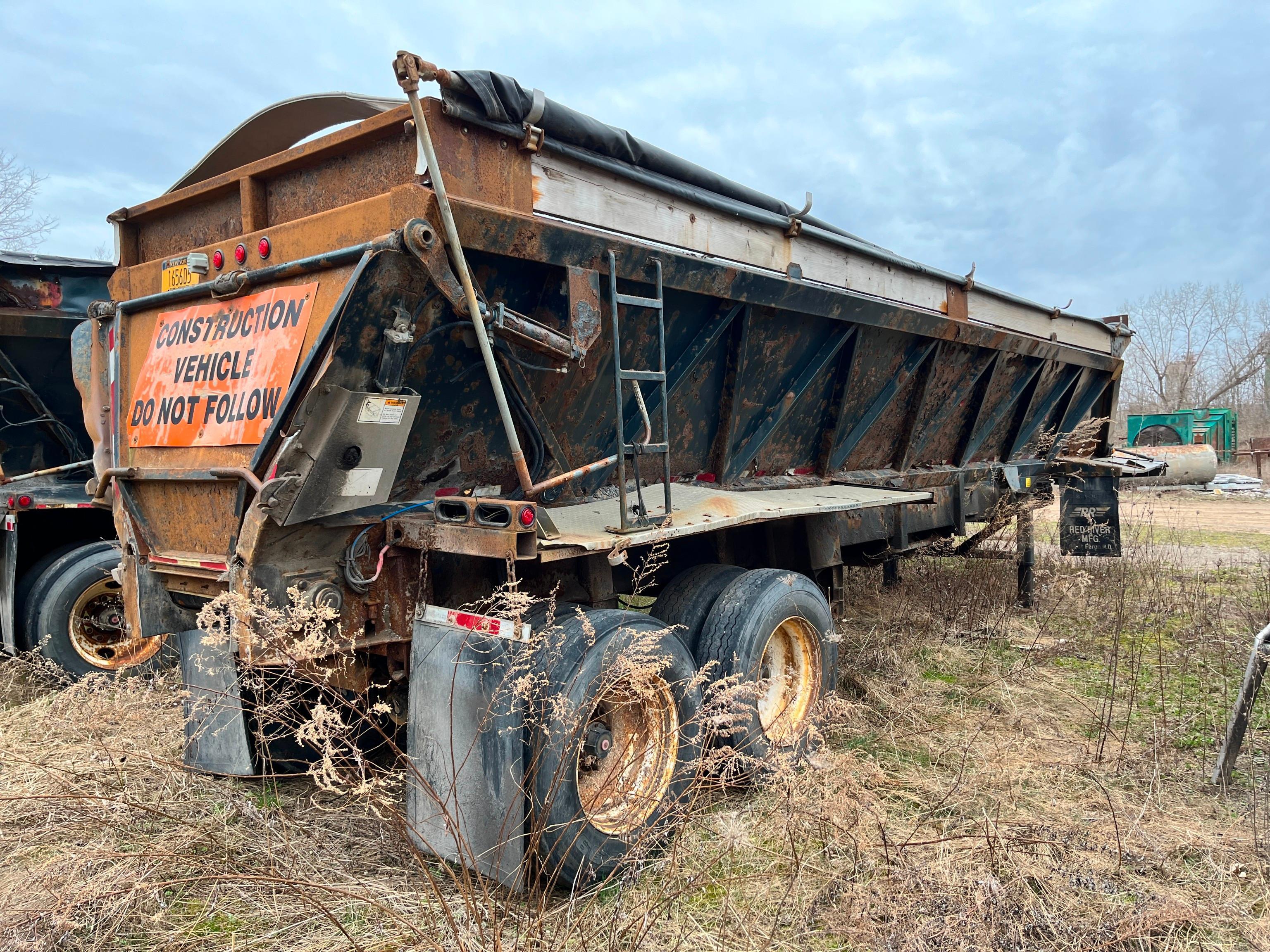 2002 TRAILKING RED RIVER SERIES LIVE BOTTOM TRAILER VN:1TKLC39342W109105 equipped with spring