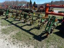 9849 John Deere 825 6-Row Cultivator