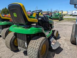 John Deere LA120 Lawn Tractor