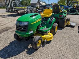 John Deere L111 Lawn Tractor