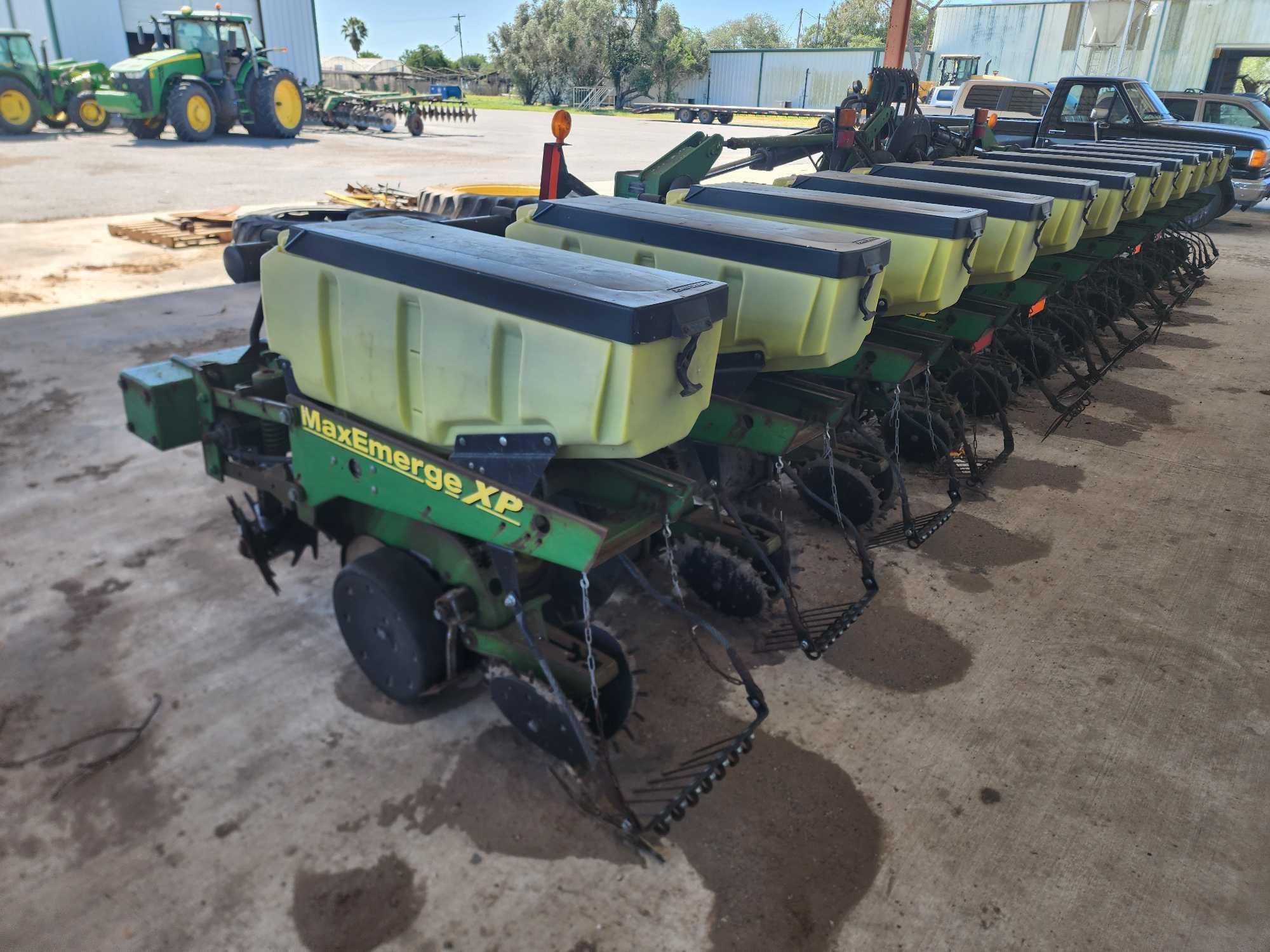 John Deere 1720 MaxEmerge XP 12-Row Planter...Srl #A01720R725406 w/JD Computer Monitor