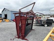 NEW STOCKMEN CATTLE SQUEEZE CHUTE