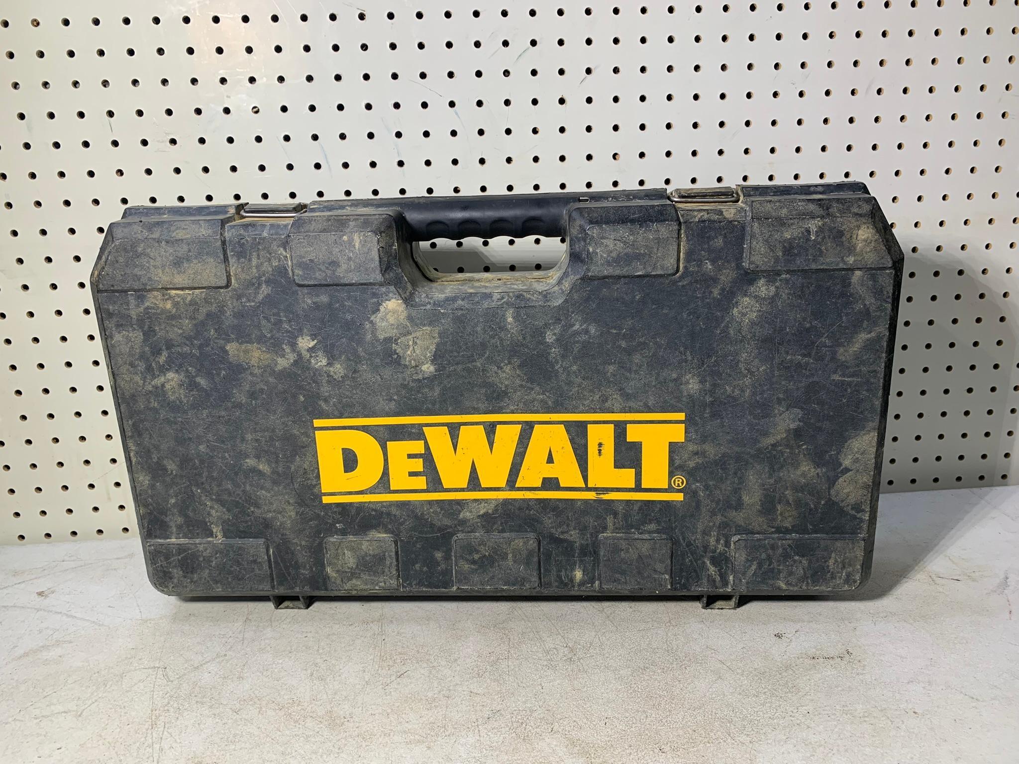 Dewalt Grease Gun with Case