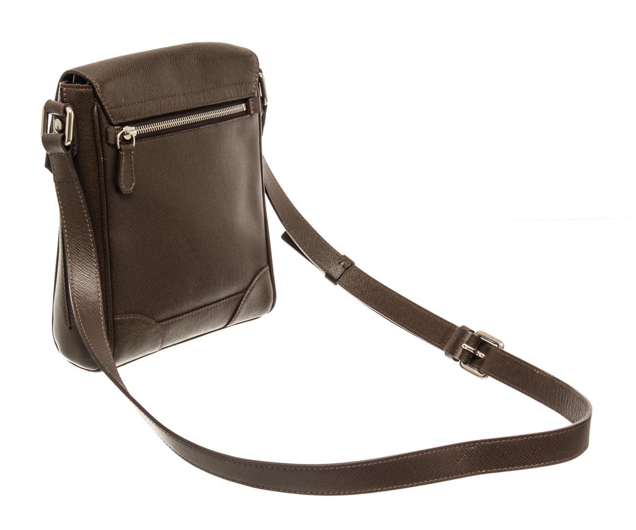 Louis Vuitton Brown Ardoise Luka Taiga Leather Shoulder Bag