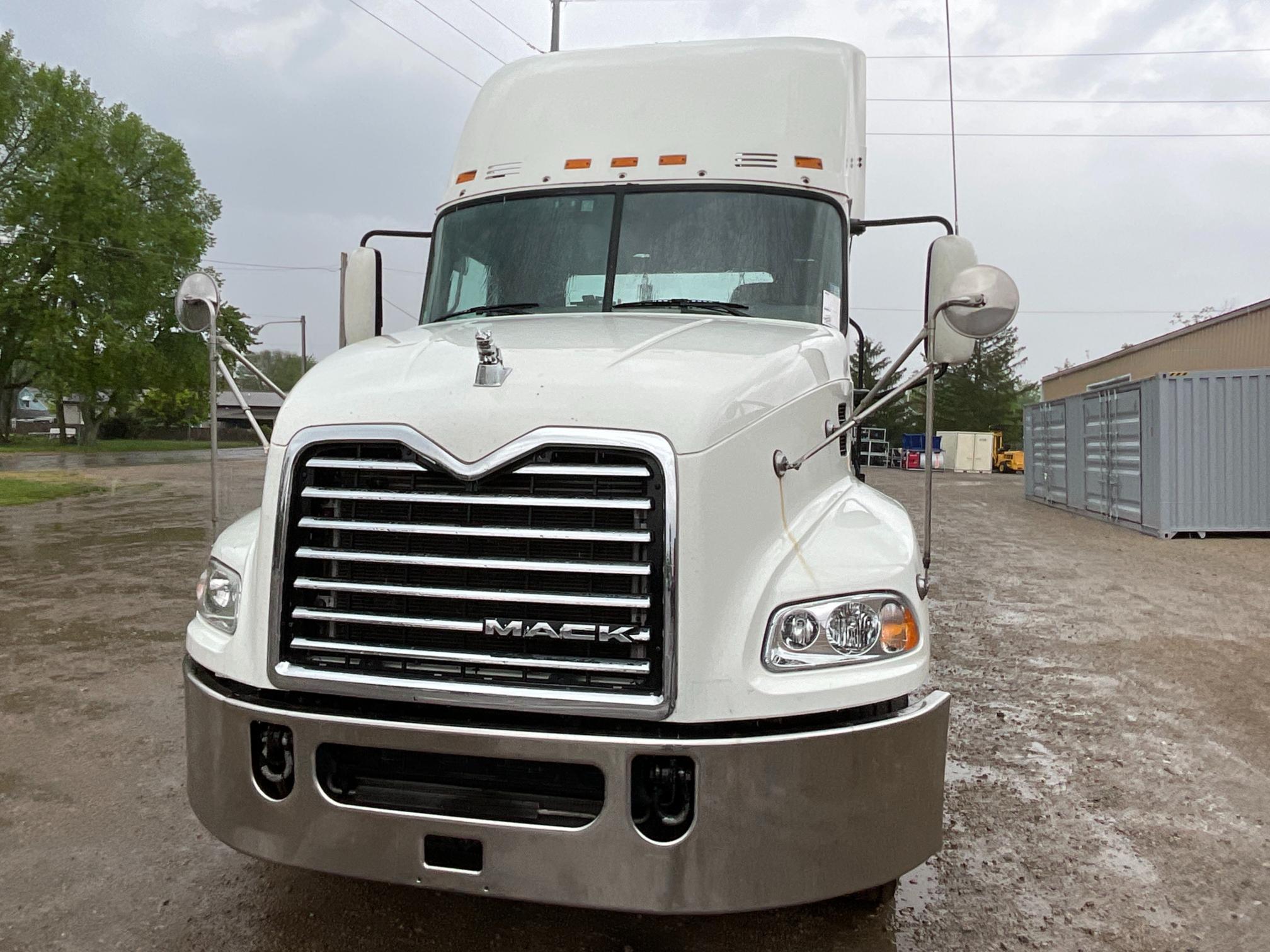 2018 Mack CXU613 Daycab