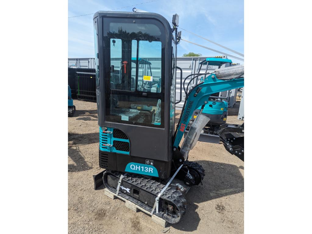 AGT QH13R Mini Excavator