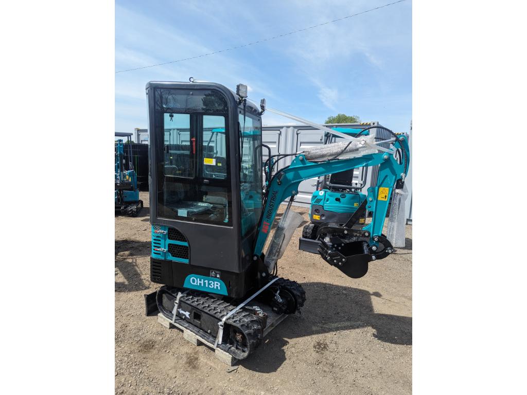 AGT QH13R Mini Excavator