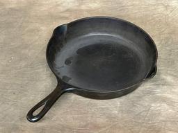 Cast Iron Fry Pan by Griswold 710